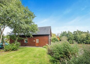 Lower Lake Boathouse - Anglesey Lakeside Lodges, Anglesey
