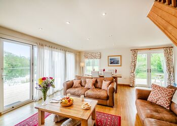 The Top Boathouse - Anglesey Lakeside Lodges, Anglesey