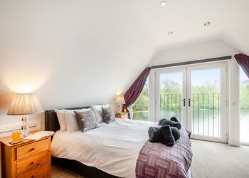 The Top Boathouse - Anglesey Lakeside Lodges, Anglesey