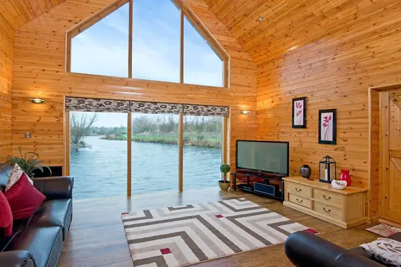 Lower Lake Boathouse - Anglesey Lakeside Lodges, Anglesey