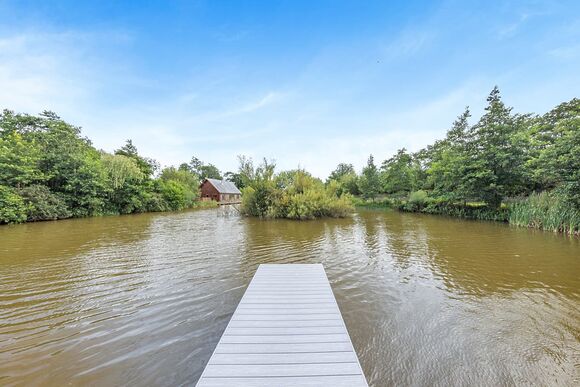 Lower Lake Boathouse - Anglesey Lakeside Lodges, Anglesey