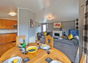 Kingfisher Plus - Ashlea Pools Lodges, Hopton Heath, Craven Arms