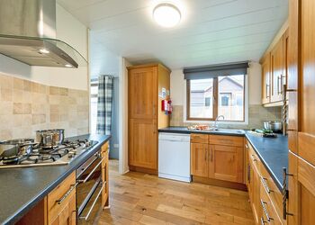 Kingfisher Plus - Ashlea Pools Lodges, Hopton Heath, Craven Arms