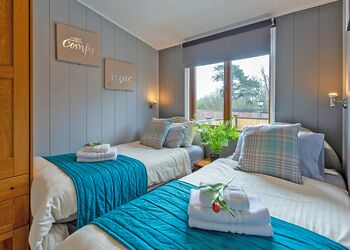 Kingfisher Plus - Ashlea Pools Lodges, Hopton Heath, Craven Arms