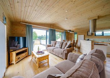 Oak VIP Lodge - Ashlea Pools Lodges, Hopton Heath, Craven Arms