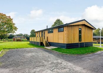 Oak VIP Lodge - Ashlea Pools Lodges, Hopton Heath, Craven Arms