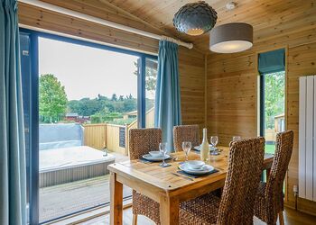 Oak VIP Lodge - Ashlea Pools Lodges, Hopton Heath, Craven Arms