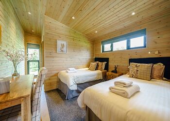 Oak VIP Lodge - Ashlea Pools Lodges, Hopton Heath, Craven Arms