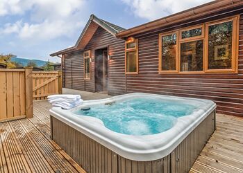 Kingfisher VIP Pet - Ashlea Pools Lodges, Hopton Heath, Craven Arms