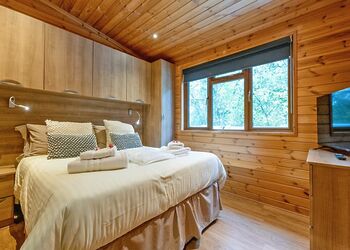 Kingfisher VIP Pet - Ashlea Pools Lodges, Hopton Heath, Craven Arms