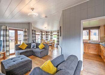 Kingfisher Plus Lake View - Ashlea Pools Lodges, Hopton Heath, Craven Arms