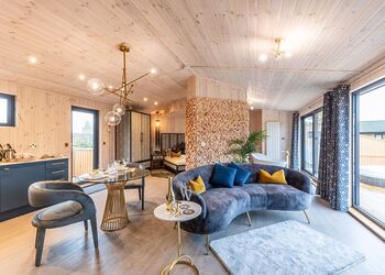 Willow VIP - Ashlea Pools Lodges, Hopton Heath, Craven Arms