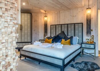 Willow VIP - Ashlea Pools Lodges, Hopton Heath, Craven Arms