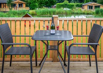 Cherry VIP - Ashlea Pools Lodges, Hopton Heath, Craven Arms