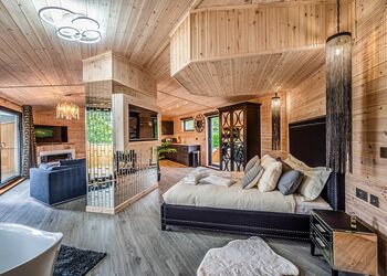 Cherry VIP - Ashlea Pools Lodges, Hopton Heath, Craven Arms