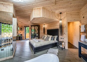 Cherry VIP - Ashlea Pools Lodges, Hopton Heath, Craven Arms