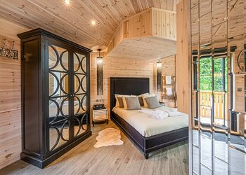 Cherry VIP - Ashlea Pools Lodges, Hopton Heath, Craven Arms