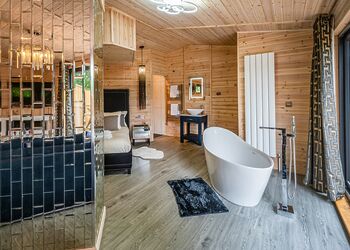 Cherry VIP - Ashlea Pools Lodges, Hopton Heath, Craven Arms