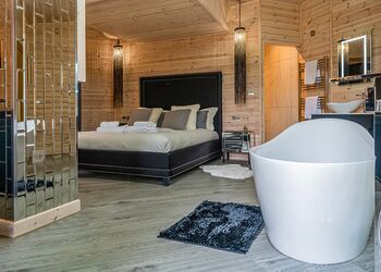 Cherry VIP - Ashlea Pools Lodges, Hopton Heath, Craven Arms