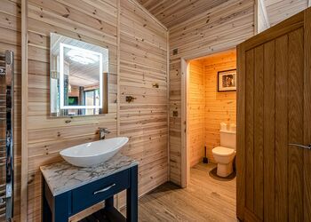 Cherry VIP - Ashlea Pools Lodges, Hopton Heath, Craven Arms