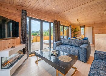 Blossom VIP - Ashlea Pools Lodges, Hopton Heath, Craven Arms