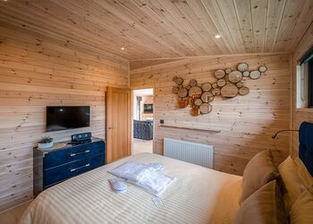 Blossom VIP - Ashlea Pools Lodges, Hopton Heath, Craven Arms
