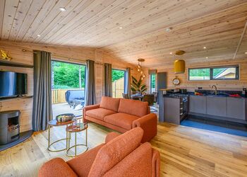 Mallard VIP - Ashlea Pools Lodges, Hopton Heath, Craven Arms