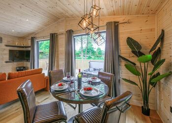 Mallard VIP - Ashlea Pools Lodges, Hopton Heath, Craven Arms