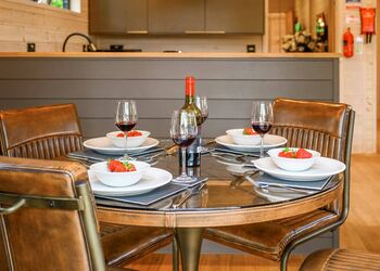 Mallard VIP - Ashlea Pools Lodges, Hopton Heath, Craven Arms