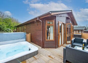 Kingfisher Supreme VIP - Ashlea Pools Lodges, Hopton Heath, Craven Arms