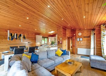 Kingfisher Supreme VIP - Ashlea Pools Lodges, Hopton Heath, Craven Arms