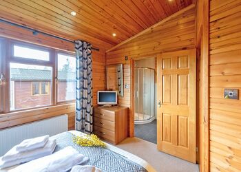 Kingfisher Supreme VIP - Ashlea Pools Lodges, Hopton Heath, Craven Arms