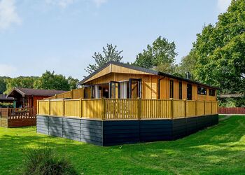 Goldcrest VIP Lodge - Ashlea Pools Lodges, Hopton Heath, Craven Arms