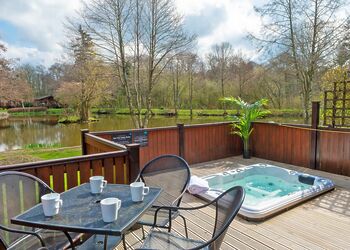 Mandarin Plus - Ashlea Pools Lodges, Hopton Heath, Craven Arms
