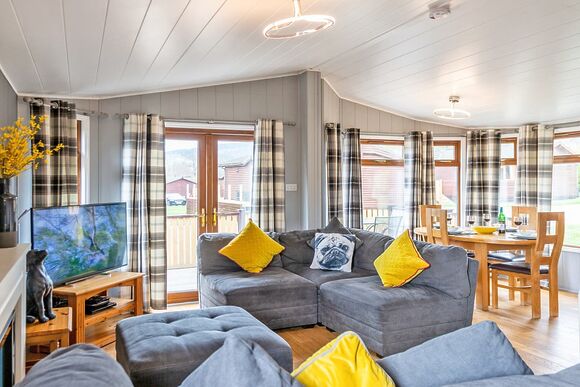 Kingfisher Plus - Ashlea Pools Lodges, Hopton Heath, Craven Arms