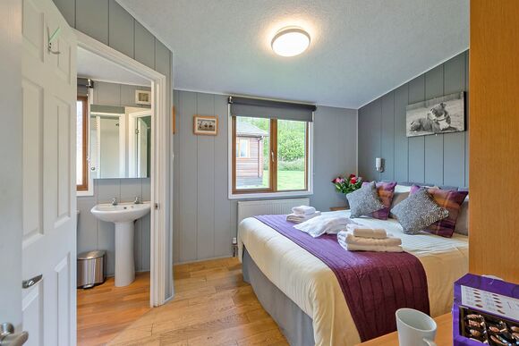 Kingfisher Plus - Ashlea Pools Lodges, Hopton Heath, Craven Arms