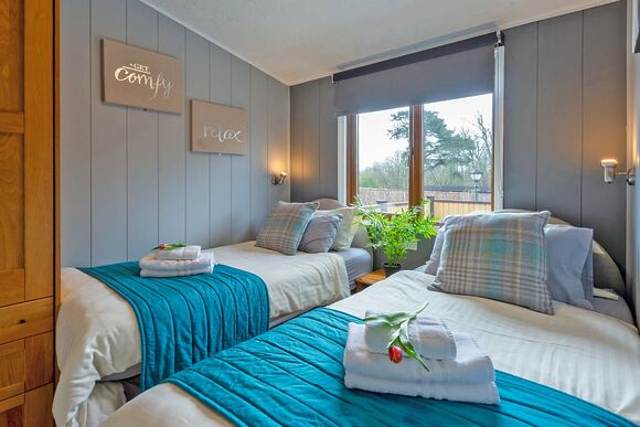 Kingfisher Plus - Ashlea Pools Lodges, Hopton Heath, Craven Arms