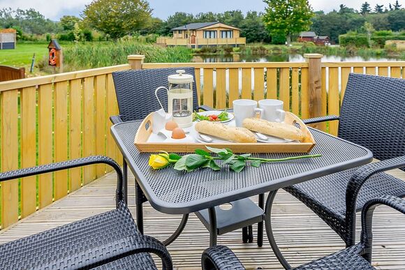 Oak VIP Lodge - Ashlea Pools Lodges, Hopton Heath, Craven Arms