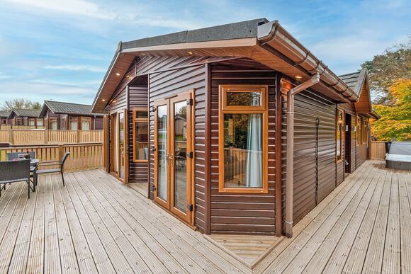 Kingfisher VIP Pet - Ashlea Pools Lodges, Hopton Heath, Craven Arms