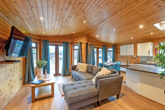 Kingfisher VIP Pet - Ashlea Pools Lodges, Hopton Heath, Craven Arms