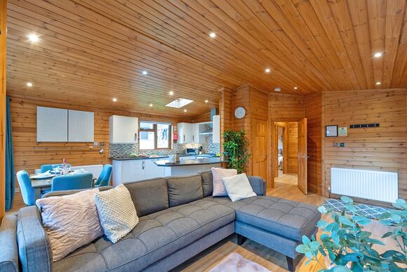 Kingfisher VIP Pet - Ashlea Pools Lodges, Hopton Heath, Craven Arms
