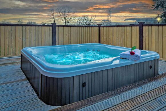 Kingfisher Plus Lake View - Ashlea Pools Lodges, Hopton Heath, Craven Arms