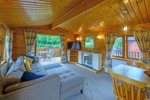Kestrel Lodge - Ashlea Pools Lodges, Hopton Heath, Craven Arms