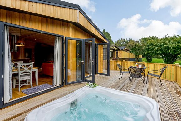 Goldcrest VIP Lake View - Ashlea Pools Lodges, Hopton Heath, Craven Arms