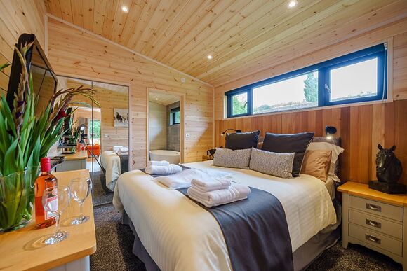 Goldcrest VIP Lake View - Ashlea Pools Lodges, Hopton Heath, Craven Arms