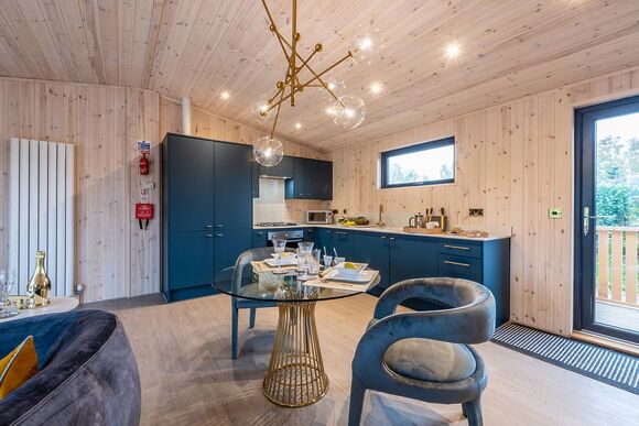 Willow VIP - Ashlea Pools Lodges, Hopton Heath, Craven Arms