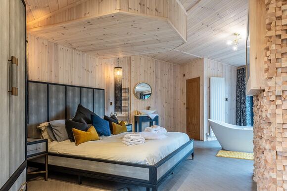 Willow VIP - Ashlea Pools Lodges, Hopton Heath, Craven Arms