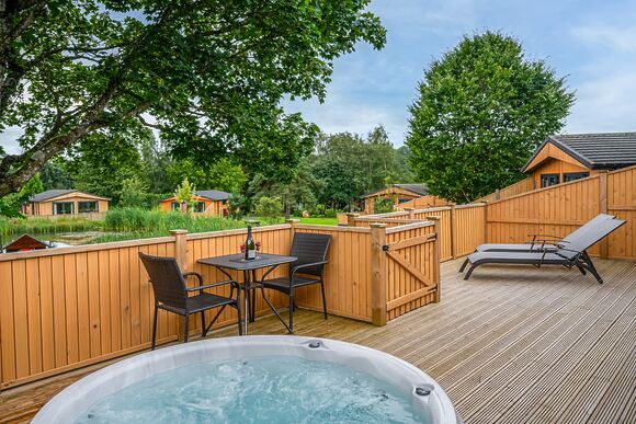 Cherry VIP - Ashlea Pools Lodges, Hopton Heath, Craven Arms