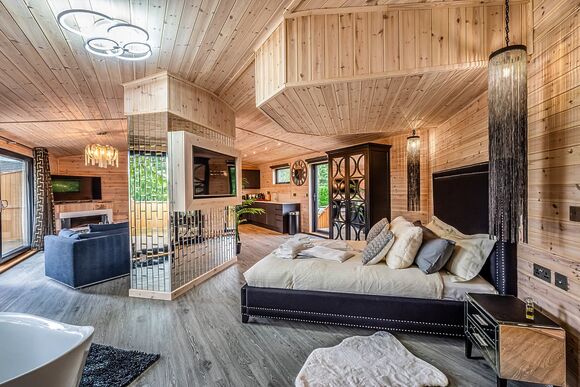 Cherry VIP - Ashlea Pools Lodges, Hopton Heath, Craven Arms