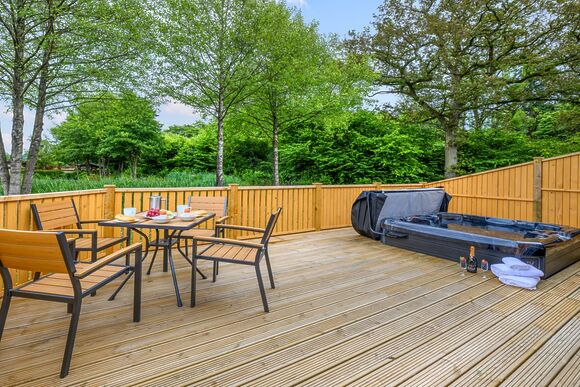 Mallard VIP - Ashlea Pools Lodges, Hopton Heath, Craven Arms